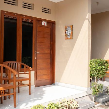 RedDoorz near Buleleng Harbour 2 Hotel Singaraja Buitenkant foto