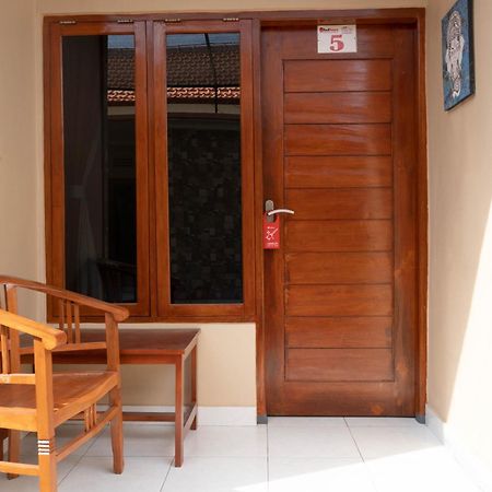 RedDoorz near Buleleng Harbour 2 Hotel Singaraja Buitenkant foto