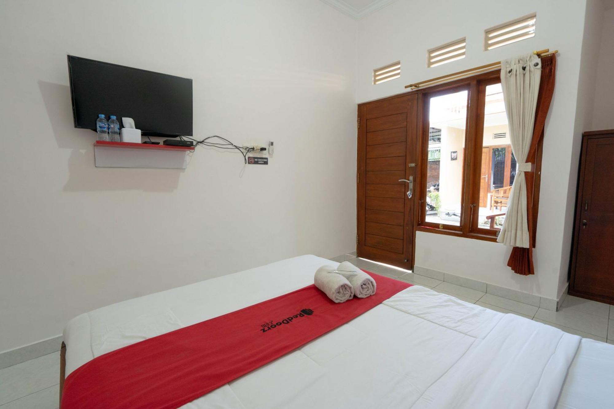RedDoorz near Buleleng Harbour 2 Hotel Singaraja Buitenkant foto