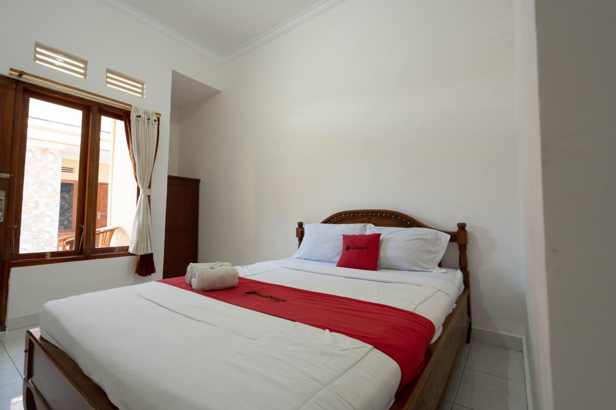 RedDoorz near Buleleng Harbour 2 Hotel Singaraja Buitenkant foto