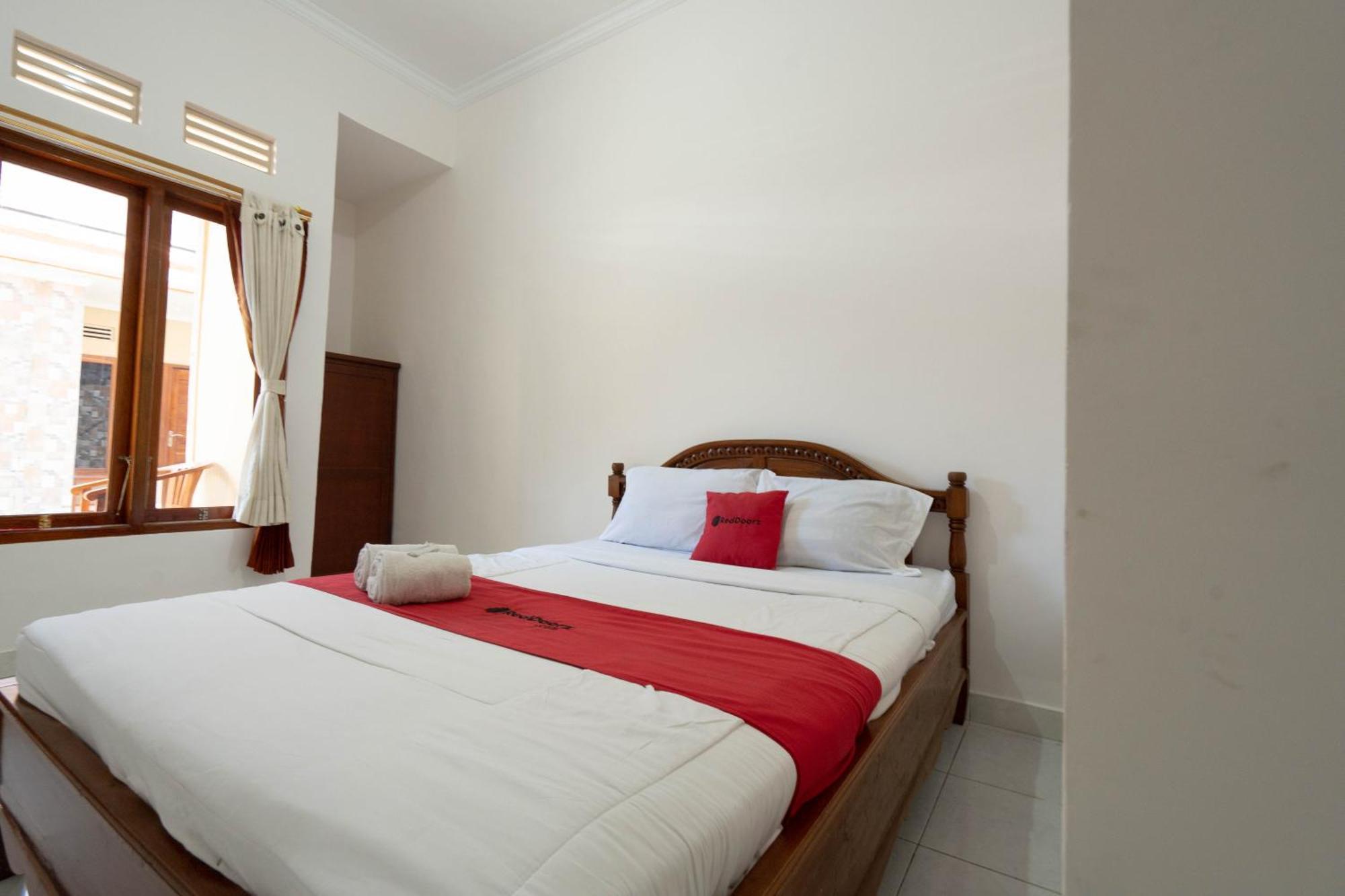 RedDoorz near Buleleng Harbour 2 Hotel Singaraja Buitenkant foto
