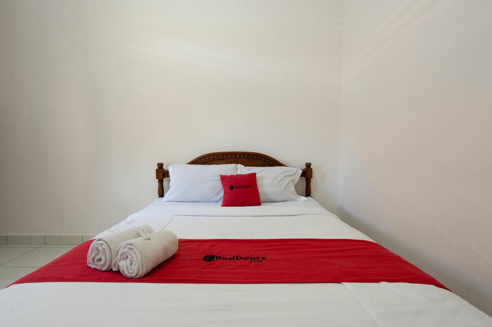 RedDoorz near Buleleng Harbour 2 Hotel Singaraja Buitenkant foto