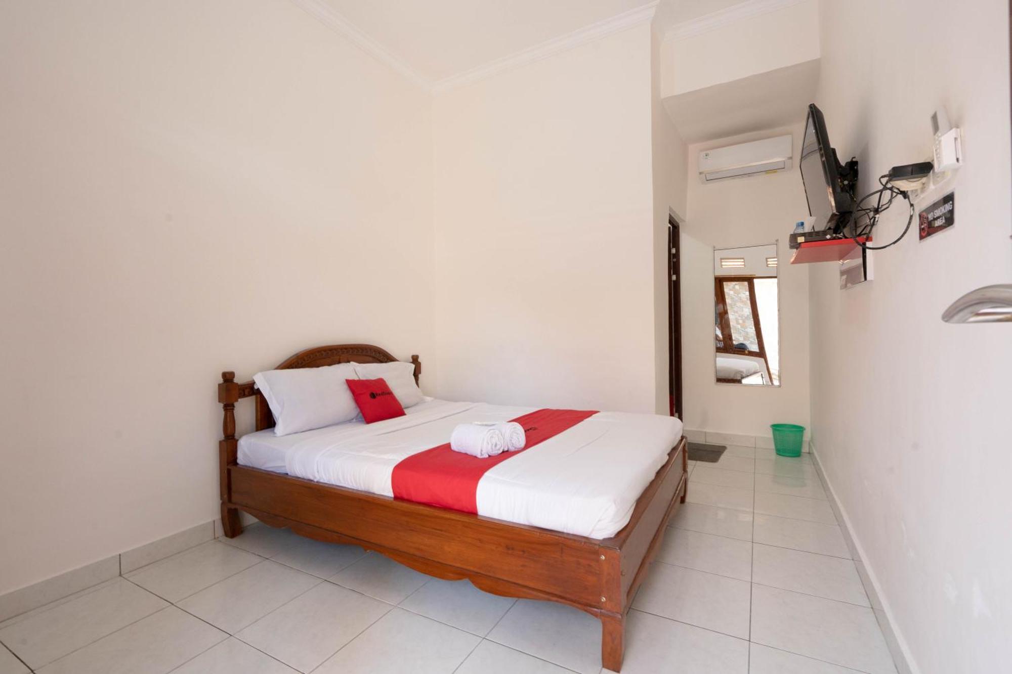 RedDoorz near Buleleng Harbour 2 Hotel Singaraja Buitenkant foto