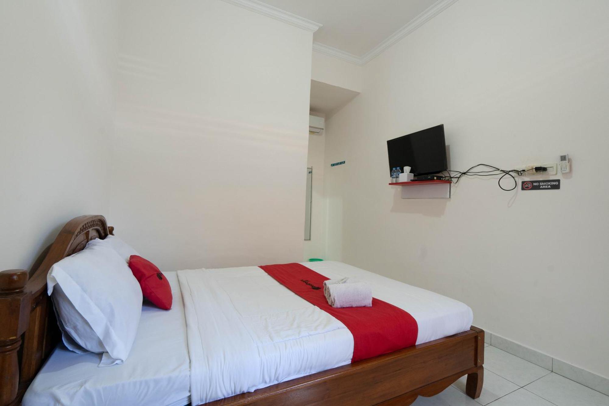 RedDoorz near Buleleng Harbour 2 Hotel Singaraja Buitenkant foto