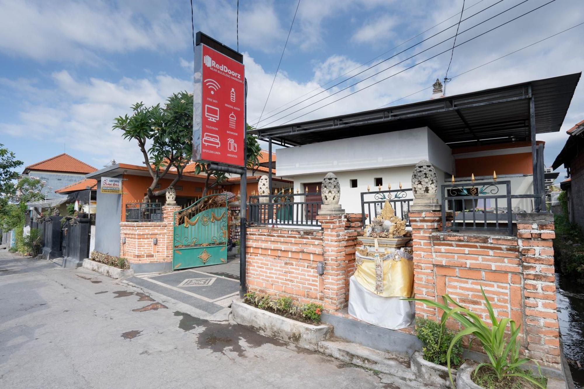 RedDoorz near Buleleng Harbour 2 Hotel Singaraja Buitenkant foto