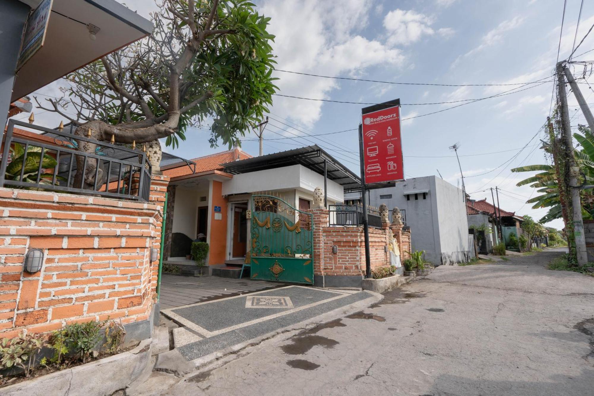 RedDoorz near Buleleng Harbour 2 Hotel Singaraja Buitenkant foto