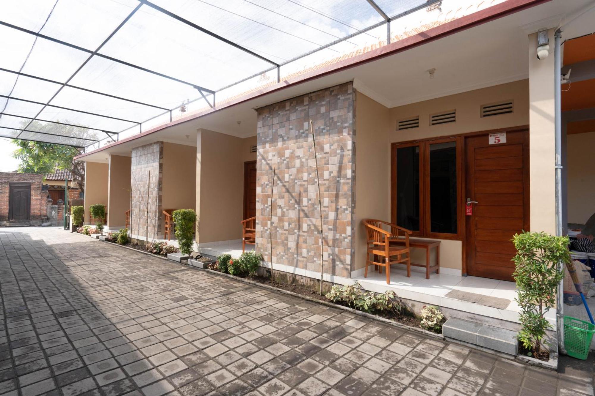 RedDoorz near Buleleng Harbour 2 Hotel Singaraja Buitenkant foto