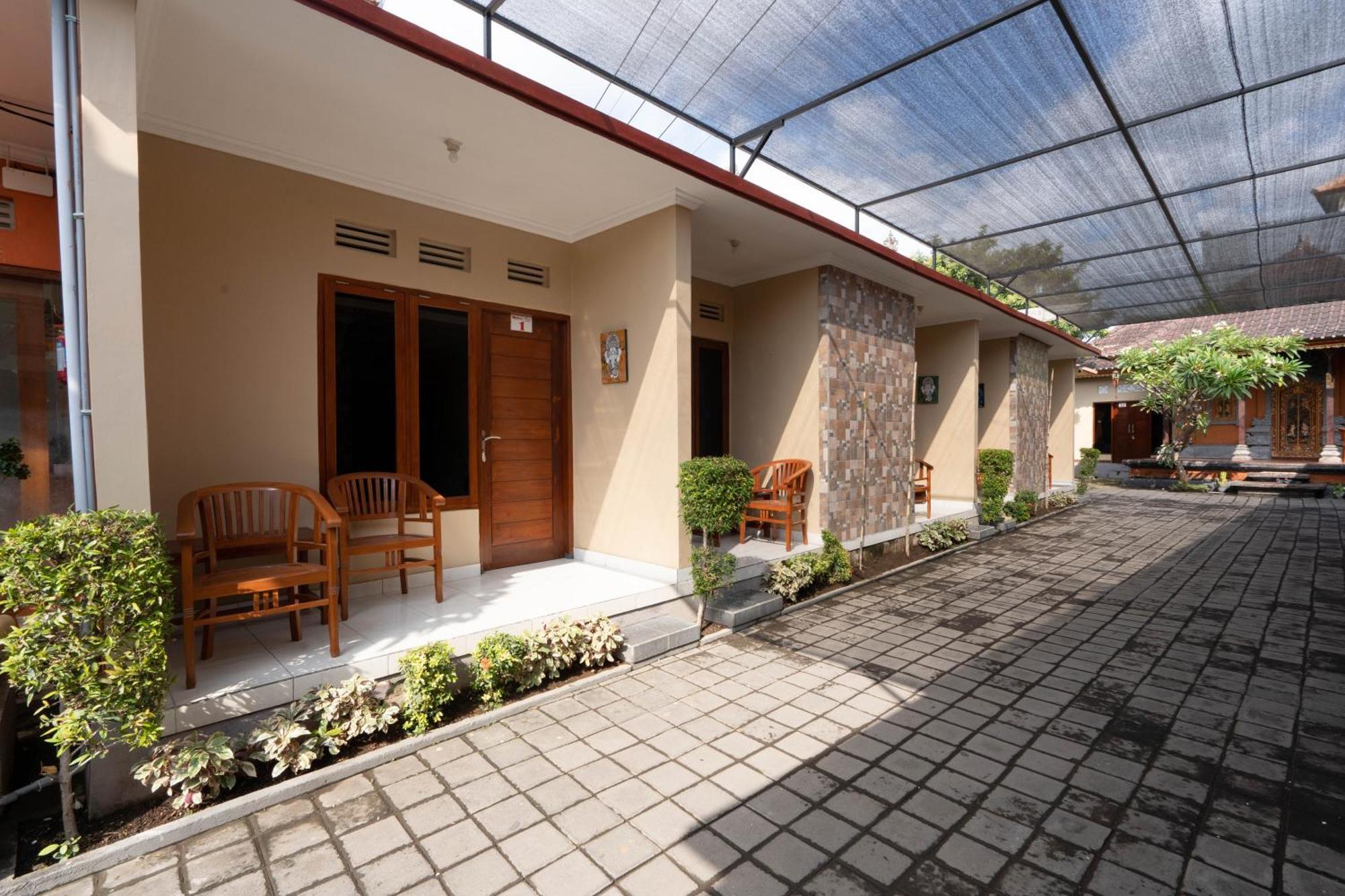 RedDoorz near Buleleng Harbour 2 Hotel Singaraja Buitenkant foto